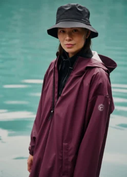 Mode PU Poncho D Vanntett poncho til dame